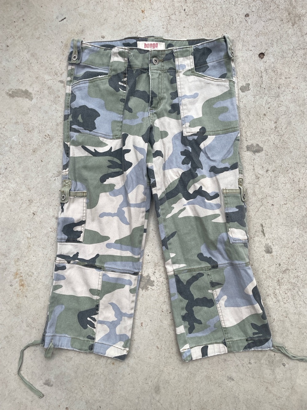 Bongo RARE Vintage Y2K Camo Cargo Low Rise Capri Pants